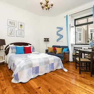 Maison d'hôtes Retro M2 R4 - Lovely Double With Shared Bathroom